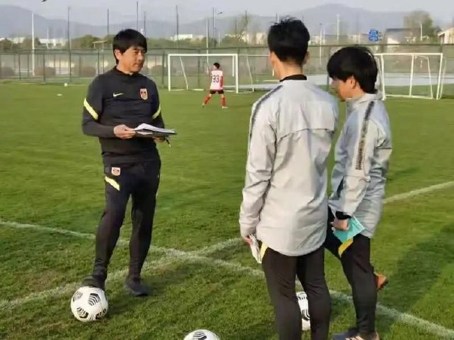 日本教练浮嶋敏继续受足协重用 邝兆镭入选U16国足